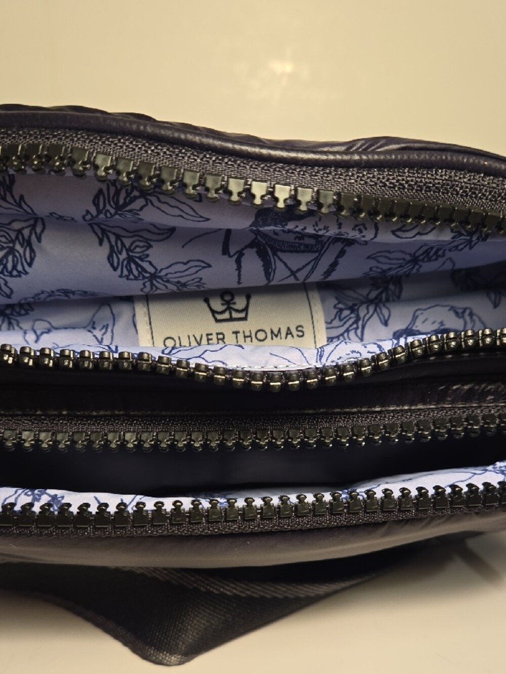 Oliver Thomas Mega Fluff Black Men's Nylon Waist Bag - Picture 4 of 8